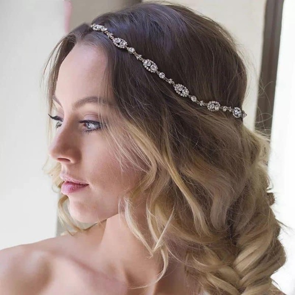 The Crystalbelle Bridal Hair Chain main image 4